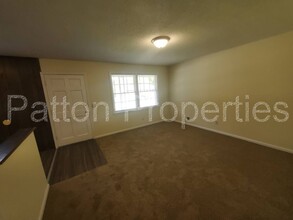2025 Apple Valley Rd in Columbia, SC - Foto de edificio - Building Photo