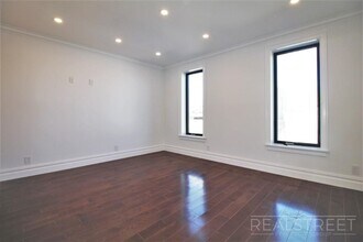 54 Van Dyke St in Brooklyn, NY - Building Photo - Floor Plan