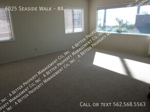 6025 E Seaside Walk in Long Beach, CA - Building Photo - Building Photo