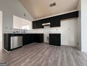 2400 Miller Oaks Cir in Decatur, GA - Building Photo - Building Photo