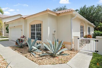 7865 Colony Lake Dr in Boynton Beach, FL - Building Photo - Building Photo