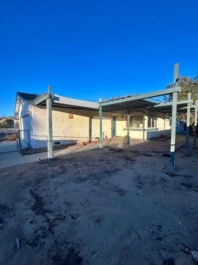 6435 Cahuilla Ave in Twentynine Palms, CA - Building Photo - Building Photo