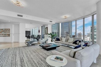 200 Biscayne Blvd Way in Miami, FL - Building Photo - Building Photo
