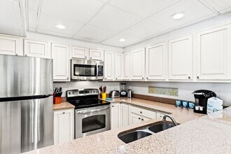 8815 Thomas Dr in Panama City Beach, FL - Building Photo - Building Photo