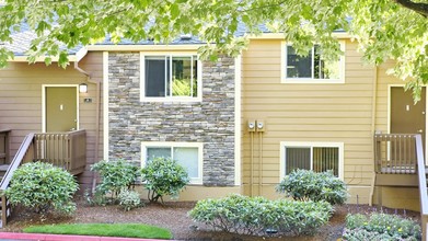 The Bluffs at Mountain Park in Lake Oswego, OR - Building Photo - Building Photo