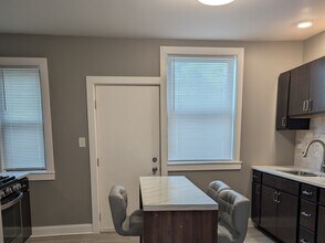 11005 S Perry Ave in Chicago, IL - Building Photo - Building Photo