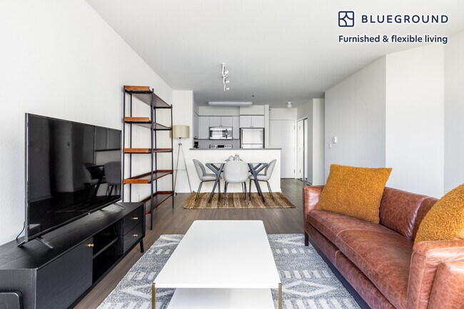 2 Townsend St in San Francisco, CA - Building Photo - Building Photo