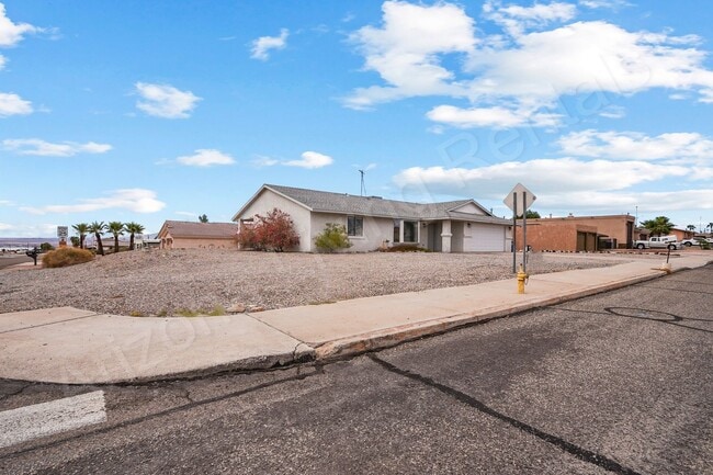 2699 Smoketree Ave N in Lake Havasu City, AZ - Building Photo - Building Photo