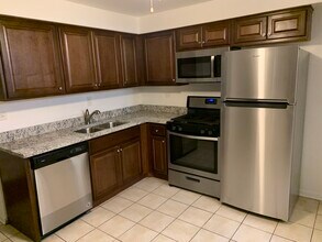 1227 E Long Valley Dr, Unit 1A in Palatine, IL - Building Photo - Building Photo