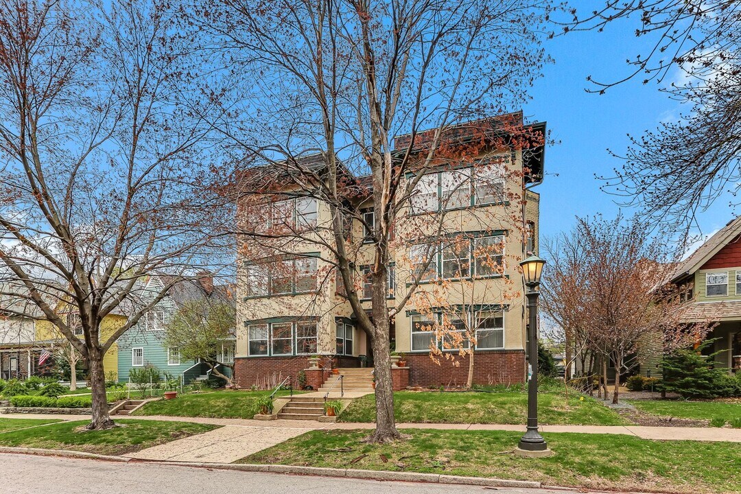 647 Lincoln Ave in St. Paul, MN - Building Photo