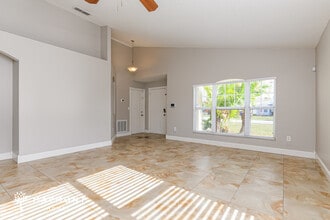 2102 Shannon Lakes Blvd in Kissimmee, FL - Building Photo - Building Photo