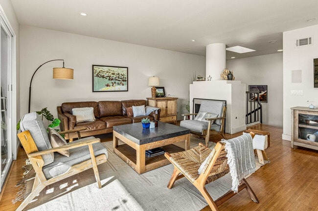 12882 Caminito De Las Olas in Del Mar, CA - Building Photo - Building Photo
