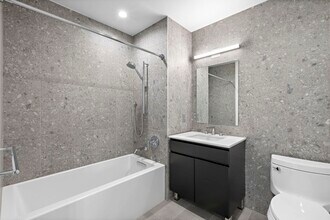 155 Bay St in Jersey City, NJ - Building Photo - Building Photo