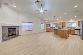 1006 Winding Hill, Unit The Harvard in Henderson, NV - Building Photo - Building Photo