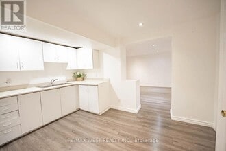 235 Pleasant Ave in Toronto, ON - Building Photo - Building Photo