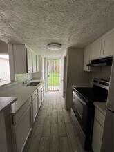 8100 Leonora St in Houston, TX - Building Photo - Building Photo