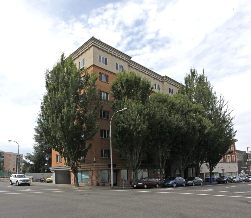 Alder House in Portland, OR - Building Photo