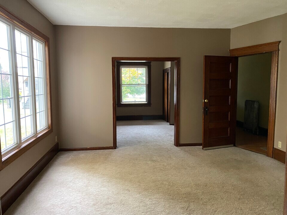 904 W Lackawanna Ave in Blakely, PA - Building Photo