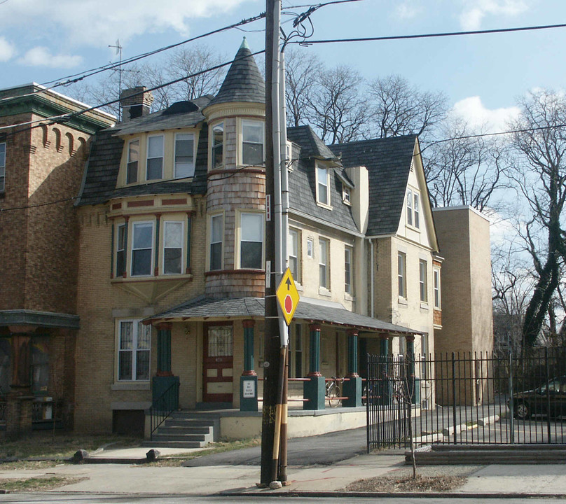 4516 Springfield Ave in Philadelphia, PA - Foto de edificio