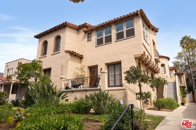 property at 512 N Sycamore Ave