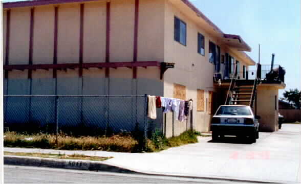 5042 Walnut St in Bell, CA - Building Photo - Building Photo