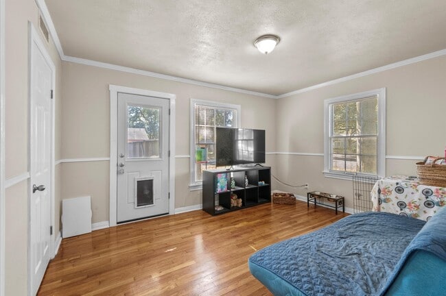 property at 1106 Oriole Ln