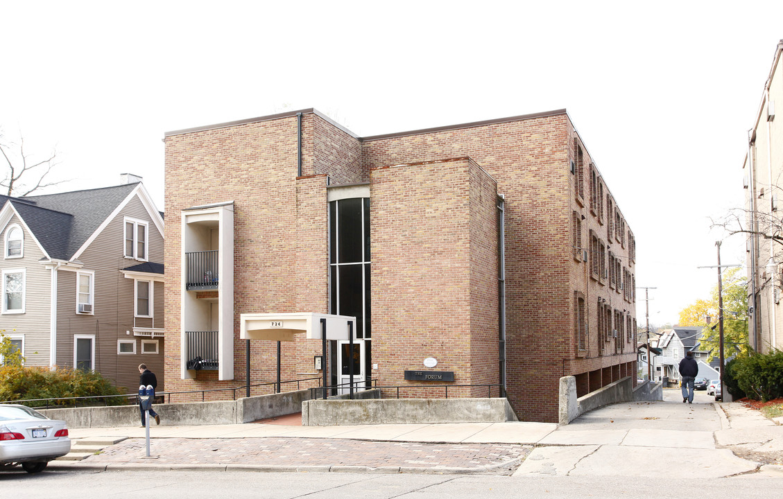 The Forum Apartments in Ann Arbor, MI - Foto de edificio