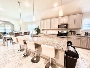 6 Log House Ct in Tomball, TX - Building Photo - Building Photo