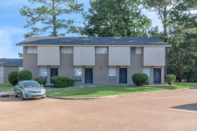 Marion Manor Apartments in Mccomb, MS - Foto de edificio - Building Photo