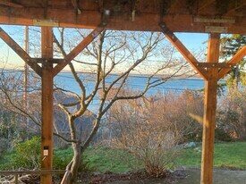 312 S Forest St, Unit South Hill Apartment in Bellingham, WA - Building Photo