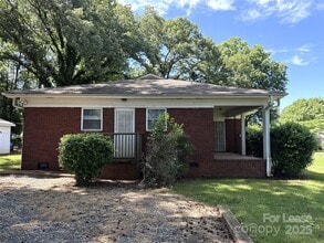 2002 Weststone Dr in Charlotte, NC - Building Photo - Building Photo