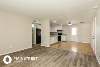 4045 E Joan De Arc Ave in Phoenix, AZ - Building Photo - Building Photo