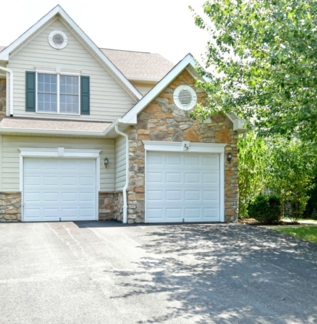 property at 25 Patriot Hill Dr