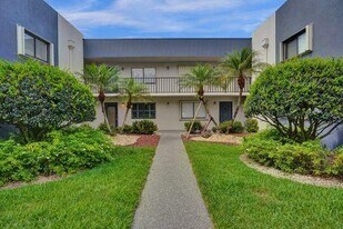 15036 Ashland Ln in Delray Beach, FL - Building Photo