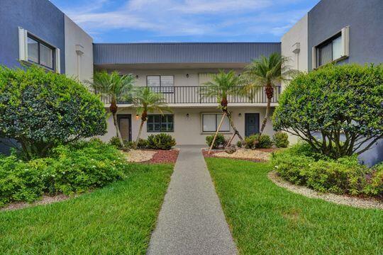15036 Ashland Ln in Delray Beach, FL - Building Photo
