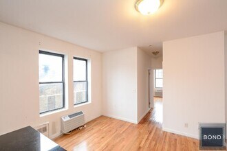 240 Waverly Pl in New York, NY - Building Photo - Building Photo