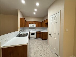 303 Kates Way in Hutto, TX - Building Photo - Building Photo