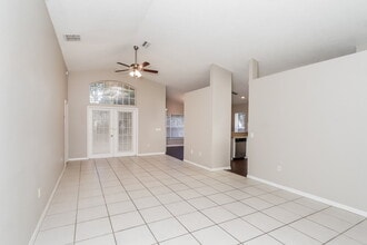 10932 New Brighton Ct in New Port Richey, FL - Building Photo - Building Photo