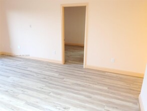 8615 NW 8th St in Miami, FL - Building Photo - Building Photo