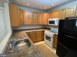 141 Leverington Ave in Philadelphia, PA - Building Photo - Building Photo