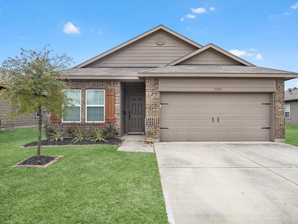 1123 Station Manor Ln in Tomball, TX - Building Photo
