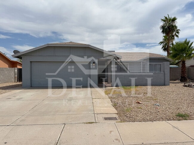 10921 W Sells Dr