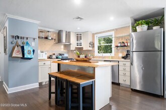 1 Laurie Ln in Saratoga Springs, NY - Building Photo - Building Photo