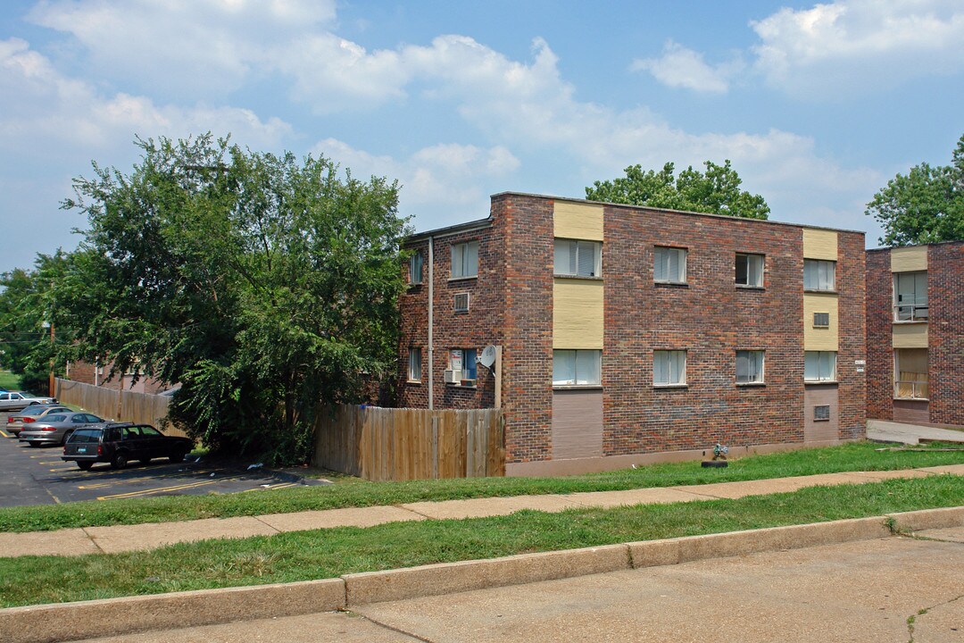 St. Mary's Place in St. Louis, MO - Building Photo