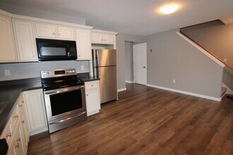 6 Canal St in Sutton, MA - Building Photo - Building Photo