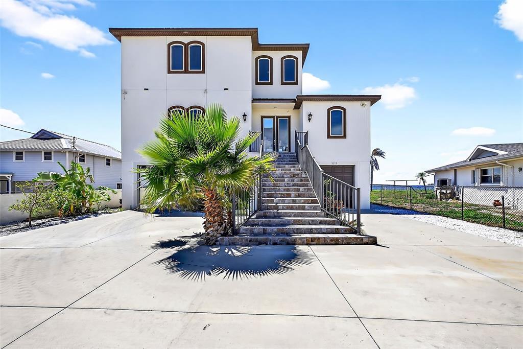 3532 W Shell Point Rd in Ruskin, FL - Building Photo