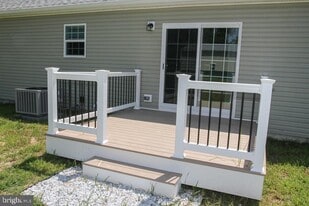 8 Conover Ln in Middle Township, NJ - Building Photo