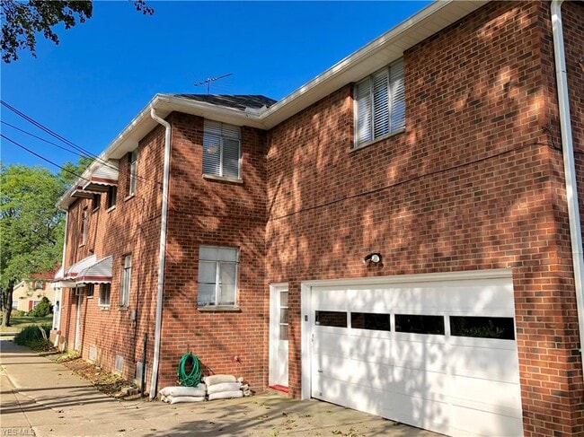 11509 Lake Ave, Unit Up in Cleveland, OH - Building Photo - Building Photo