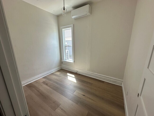 327 S 1300 E in Salt Lake City, UT - Building Photo - Building Photo
