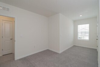 2894 Peony Pr Ln in Wesley Chapel, FL - Building Photo - Building Photo